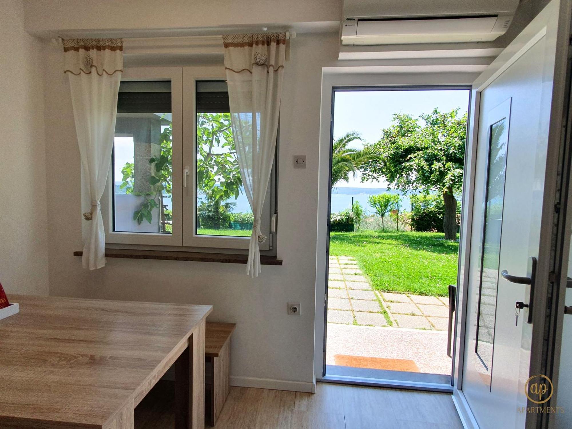 Apartment With Seaview And Garden For 6 Portorož Eksteriør bilde