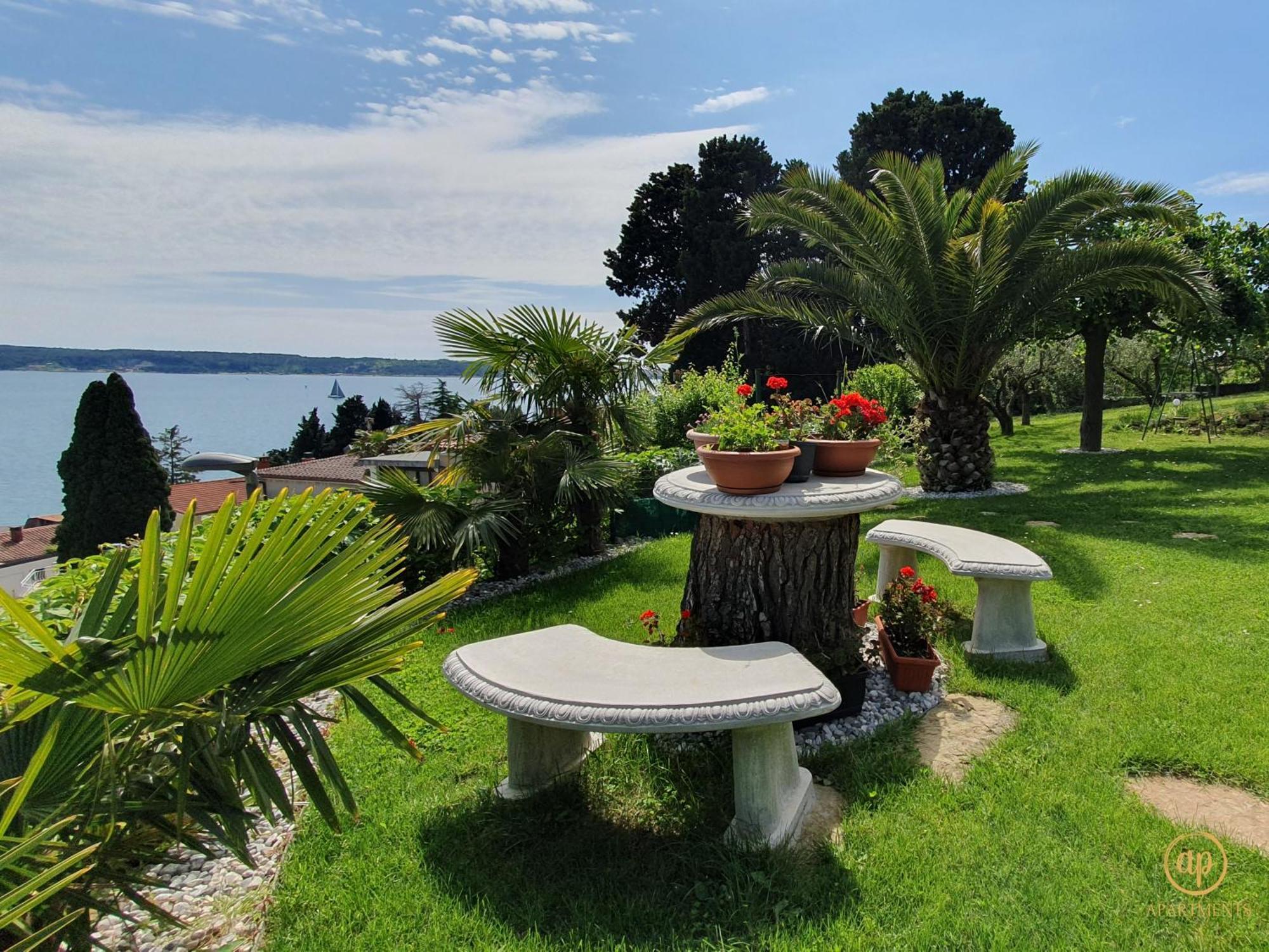 Apartment With Seaview And Garden For 6 Portorož Eksteriør bilde