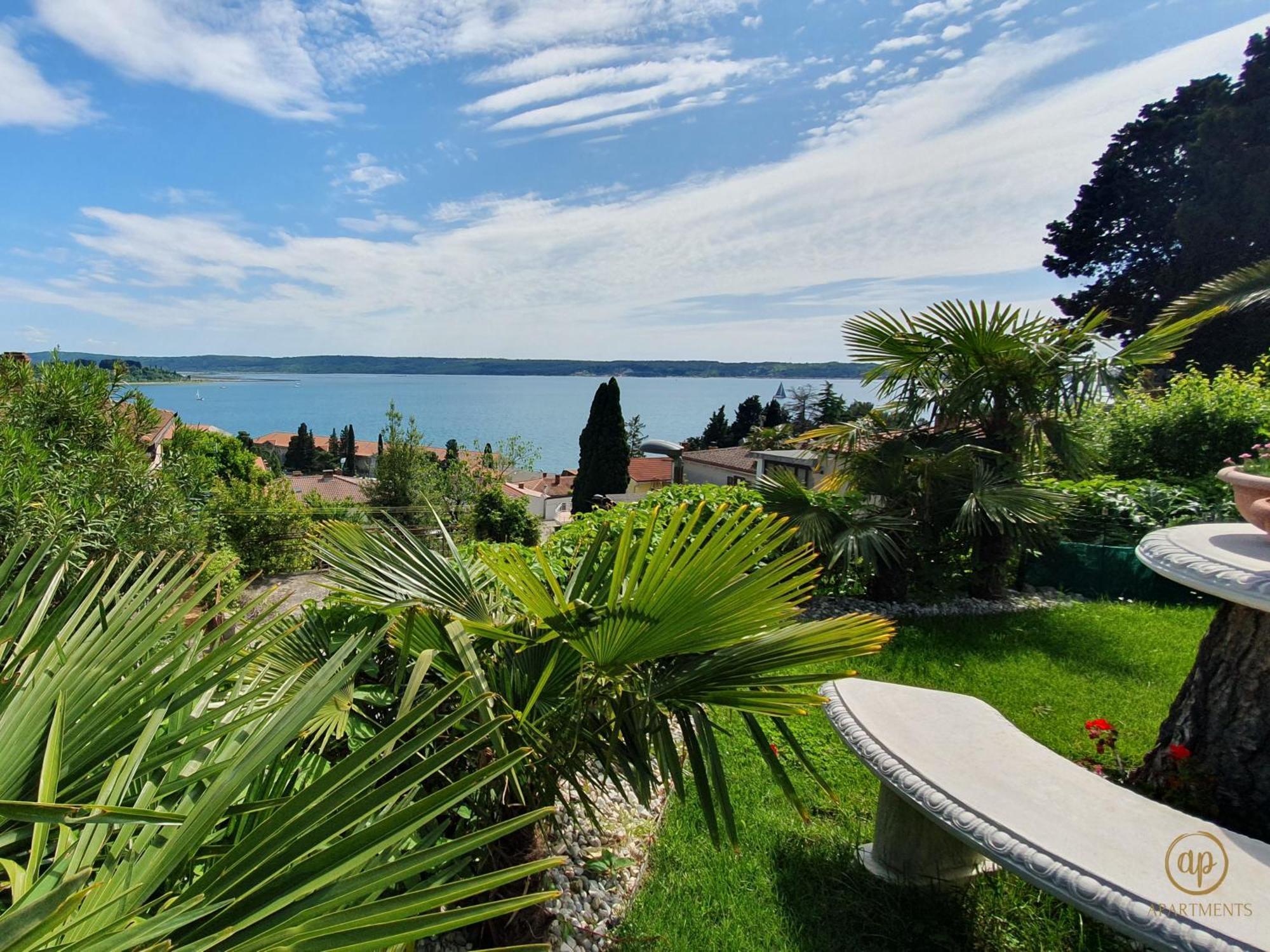Apartment With Seaview And Garden For 6 Portorož Eksteriør bilde