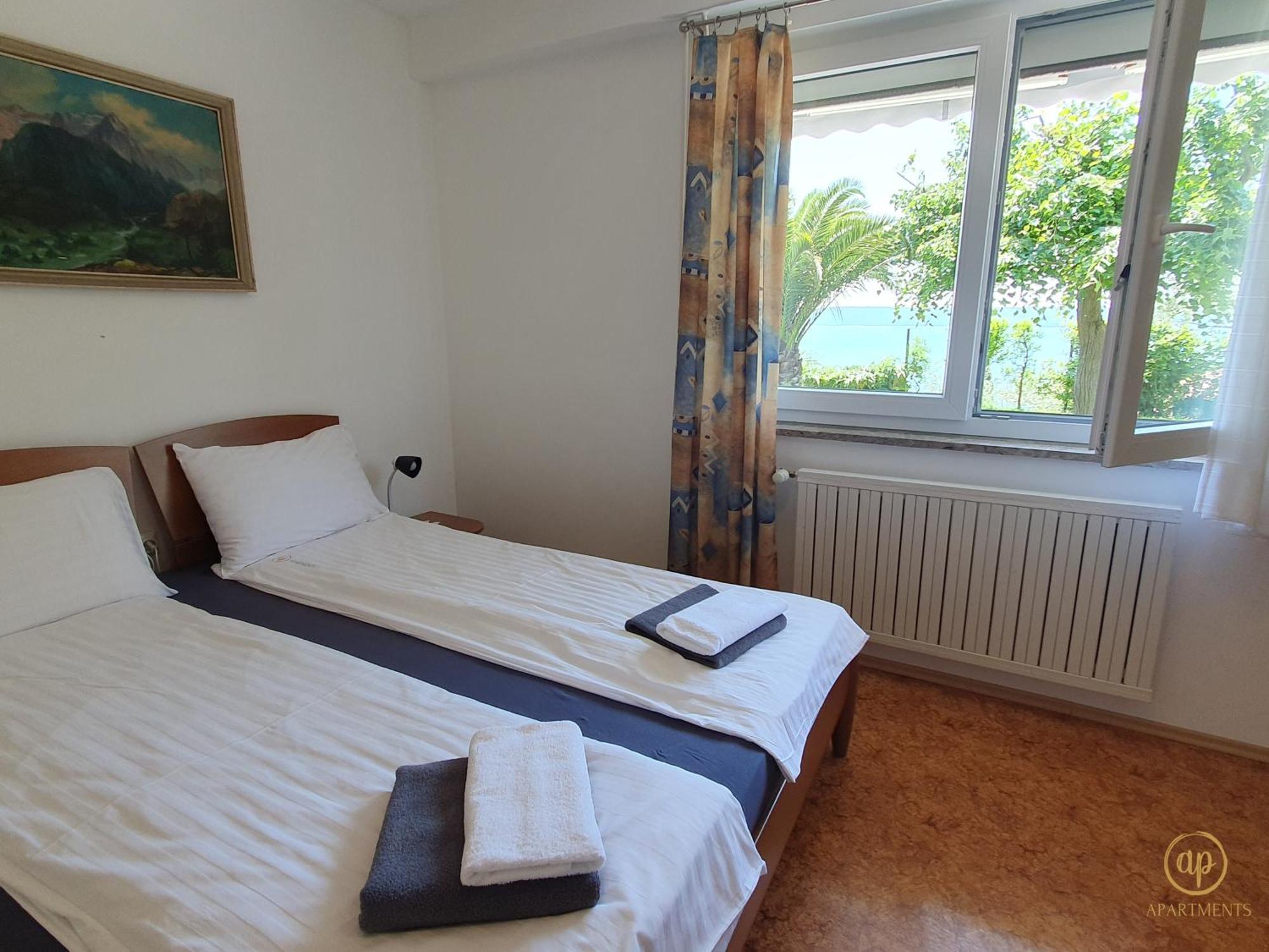 Apartment With Seaview And Garden For 6 Portorož Eksteriør bilde