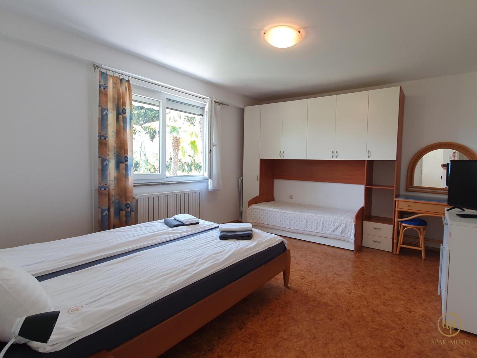 Apartment With Seaview And Garden For 6 Portorož Eksteriør bilde