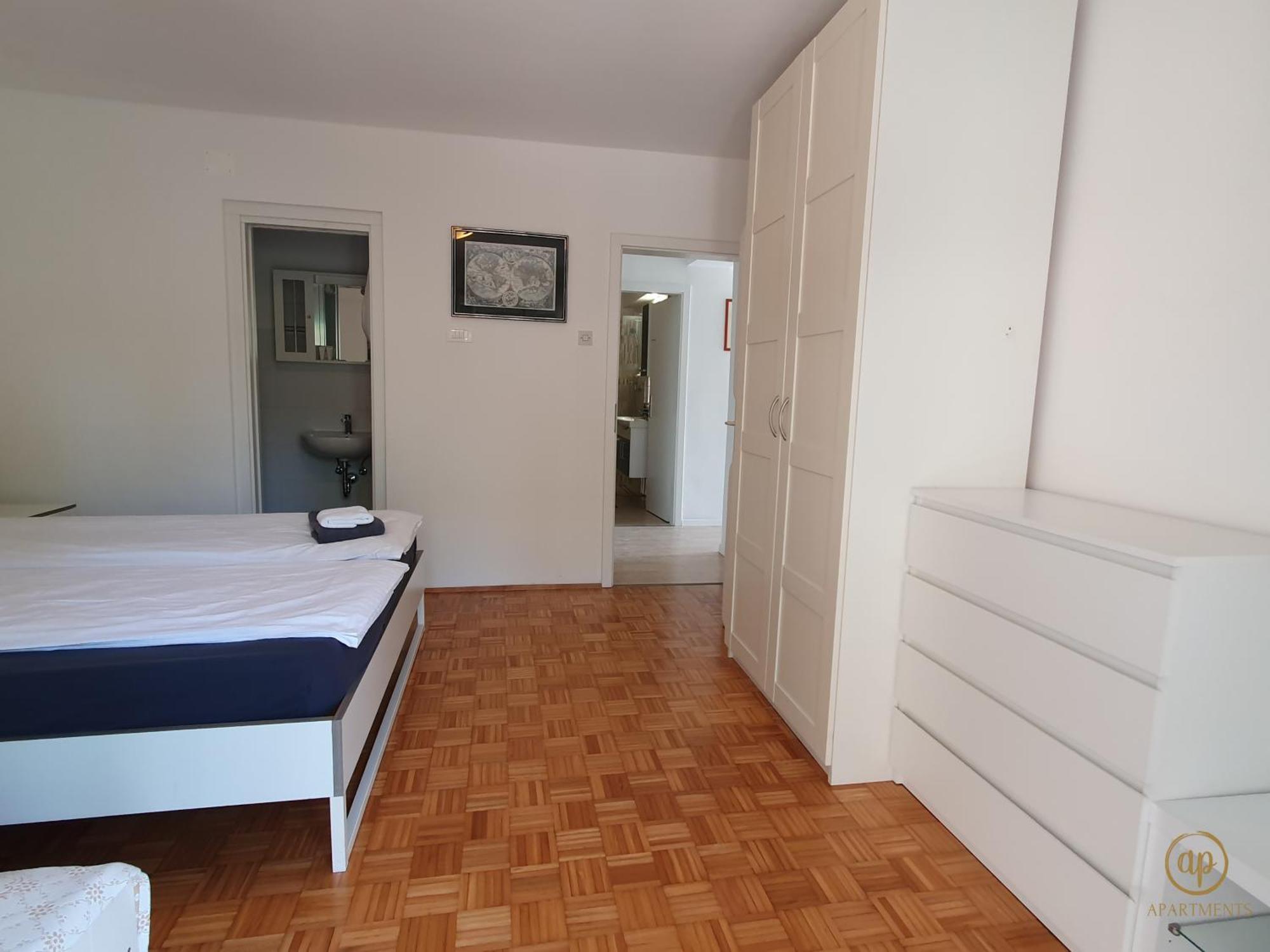 Apartment With Seaview And Garden For 6 Portorož Eksteriør bilde